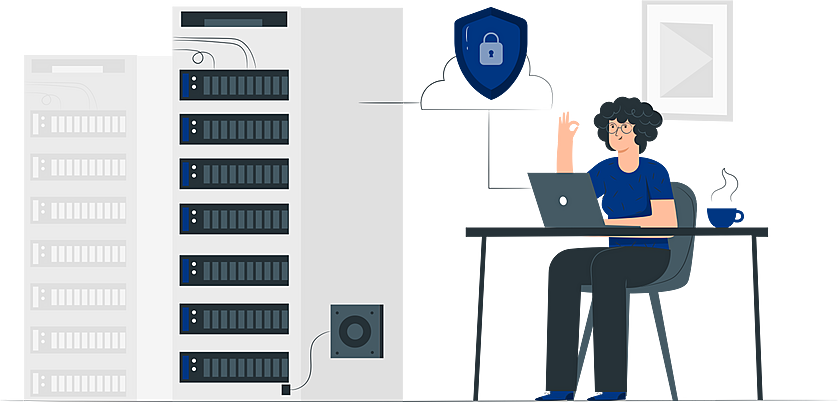 Postaw na bezpieczny hosting Magento Kobieta przy biurku dbająca o bezpieczeństwo serwera dedykowanego